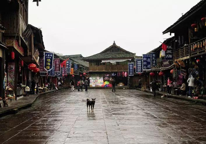 一个女生告诉你他男神有女朋友了什么意思？